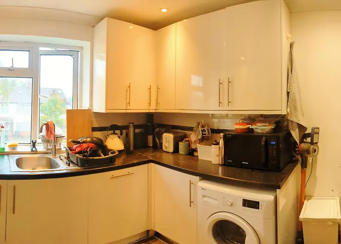 Double Bedrooms, Close To Tube Stations
